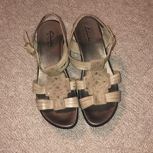 NWOT Tan Clark’s Sandals